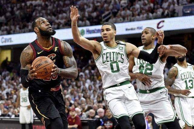  塔图姆35分绿军横扫猛龙  