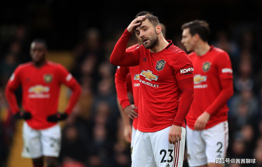  曼联防线失误连连，纽卡斯尔三球完胜红魔  