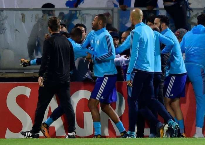  马赛德比战平局，双方球迷不满结果  