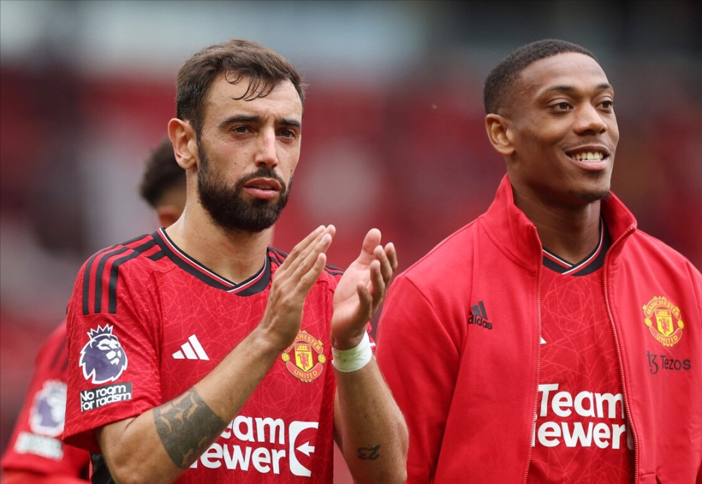  滕哈赫变阵三中卫激活曼联进攻  